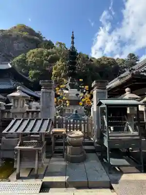 宝山寺の{uncategorized: "未分類", other: "その他", undefined: "問題あり", building: "その他建物", grave: "お墓", sacred_gate: "鳥居", guardian: "狛犬", statue: "像", buddha: "仏像", history: "歴史", nature: "自然", garden: "庭園", animal: "動物", pagoda: "塔", temizu: "手水舎", mountain_gate: "山門・神門", sanctuary: "本殿・本堂", subordinate: "末社・摂社", art: "芸術", scenery: "景色", jizo: "地蔵", ema: "絵馬", goshuin: "御朱印", omikuji: "おみくじ", items: "授与品その他", amulet: "お守り", goshuincho: "御朱印帳", eats: "食事", festival: "お祭り", votive_dance: "神楽", shichigosan: "七五三参", wedding: "結婚式", experience: "体験その他", initially: "初詣", around: "周辺", anti_infection: "感染症対策"}