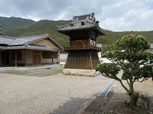 大仙寺の{uncategorized: "未分類", other: "その他", undefined: "問題あり", building: "その他建物", grave: "お墓", sacred_gate: "鳥居", guardian: "狛犬", statue: "像", buddha: "仏像", history: "歴史", nature: "自然", garden: "庭園", animal: "動物", pagoda: "塔", temizu: "手水舎", mountain_gate: "山門・神門", sanctuary: "本殿・本堂", subordinate: "末社・摂社", art: "芸術", scenery: "景色", jizo: "地蔵", ema: "絵馬", goshuin: "御朱印", omikuji: "おみくじ", items: "授与品その他", amulet: "お守り", goshuincho: "御朱印帳", eats: "食事", festival: "お祭り", votive_dance: "神楽", shichigosan: "七五三参", wedding: "結婚式", experience: "体験その他", initially: "初詣", around: "周辺", anti_infection: "感染症対策"}