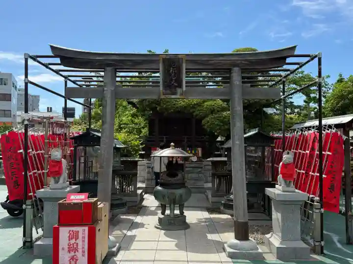 深川開運出世稲荷の{uncategorized: "未分類", other: "その他", undefined: "問題あり", building: "その他建物", grave: "お墓", sacred_gate: "鳥居", guardian: "狛犬", statue: "像", buddha: "仏像", history: "歴史", nature: "自然", garden: "庭園", animal: "動物", pagoda: "塔", temizu: "手水舎", mountain_gate: "山門・神門", sanctuary: "本殿・本堂", subordinate: "末社・摂社", art: "芸術", scenery: "景色", jizo: "地蔵", ema: "絵馬", goshuin: "御朱印", omikuji: "おみくじ", items: "授与品その他", amulet: "お守り", goshuincho: "御朱印帳", eats: "食事", festival: "お祭り", votive_dance: "神楽", shichigosan: "七五三参", wedding: "結婚式", experience: "体験その他", initially: "初詣", around: "周辺", anti_infection: "感染症対策"}