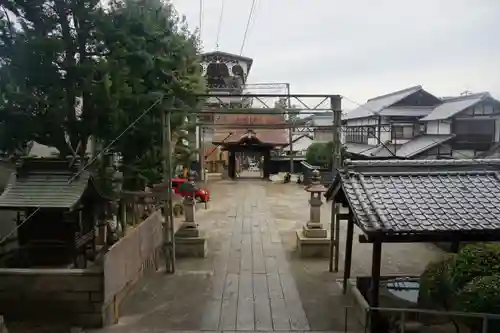 艮神社の建物その他