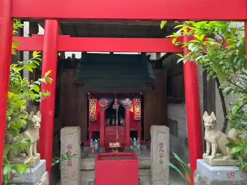 丸山稲荷大明神の{uncategorized: "未分類", other: "その他", undefined: "問題あり", building: "その他建物", grave: "お墓", sacred_gate: "鳥居", guardian: "狛犬", statue: "像", buddha: "仏像", history: "歴史", nature: "自然", garden: "庭園", animal: "動物", pagoda: "塔", temizu: "手水舎", mountain_gate: "山門・神門", sanctuary: "本殿・本堂", subordinate: "末社・摂社", art: "芸術", scenery: "景色", jizo: "地蔵", ema: "絵馬", goshuin: "御朱印", omikuji: "おみくじ", items: "授与品その他", amulet: "お守り", goshuincho: "御朱印帳", eats: "食事", festival: "お祭り", votive_dance: "神楽", shichigosan: "七五三参", wedding: "結婚式", experience: "体験その他", initially: "初詣", around: "周辺", anti_infection: "感染症対策"}