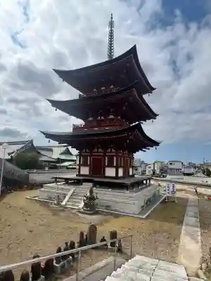 家原寺の{uncategorized: "未分類", other: "その他", undefined: "問題あり", building: "その他建物", grave: "お墓", sacred_gate: "鳥居", guardian: "狛犬", statue: "像", buddha: "仏像", history: "歴史", nature: "自然", garden: "庭園", animal: "動物", pagoda: "塔", temizu: "手水舎", mountain_gate: "山門・神門", sanctuary: "本殿・本堂", subordinate: "末社・摂社", art: "芸術", scenery: "景色", jizo: "地蔵", ema: "絵馬", goshuin: "御朱印", omikuji: "おみくじ", items: "授与品その他", amulet: "お守り", goshuincho: "御朱印帳", eats: "食事", festival: "お祭り", votive_dance: "神楽", shichigosan: "七五三参", wedding: "結婚式", experience: "体験その他", initially: "初詣", around: "周辺", anti_infection: "感染症対策"}