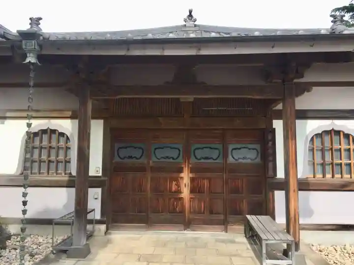 霊巌寺の本殿・本堂