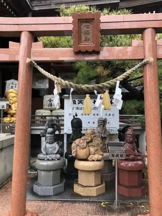 田村神社の像