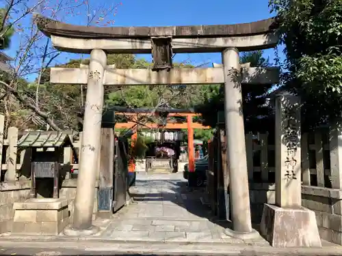 満足稲荷神社の鳥居