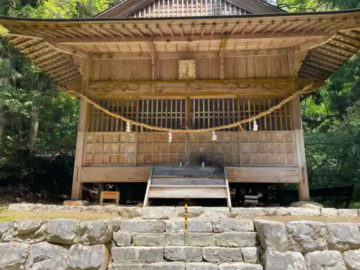 小松神社の{uncategorized: "未分類", other: "その他", undefined: "問題あり", building: "その他建物", grave: "お墓", sacred_gate: "鳥居", guardian: "狛犬", statue: "像", buddha: "仏像", history: "歴史", nature: "自然", garden: "庭園", animal: "動物", pagoda: "塔", temizu: "手水舎", mountain_gate: "山門・神門", sanctuary: "本殿・本堂", subordinate: "末社・摂社", art: "芸術", scenery: "景色", jizo: "地蔵", ema: "絵馬", goshuin: "御朱印", omikuji: "おみくじ", items: "授与品その他", amulet: "お守り", goshuincho: "御朱印帳", eats: "食事", festival: "お祭り", votive_dance: "神楽", shichigosan: "七五三参", wedding: "結婚式", experience: "体験その他", initially: "初詣", around: "周辺", anti_infection: "感染症対策"}