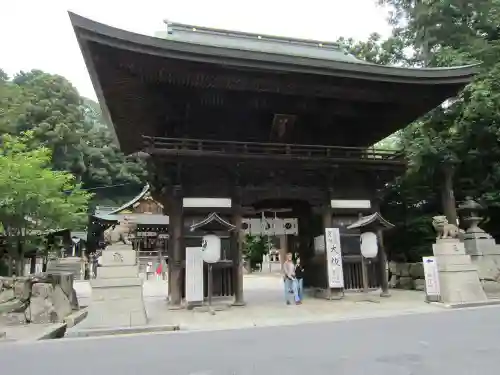 日牟禮八幡宮の山門