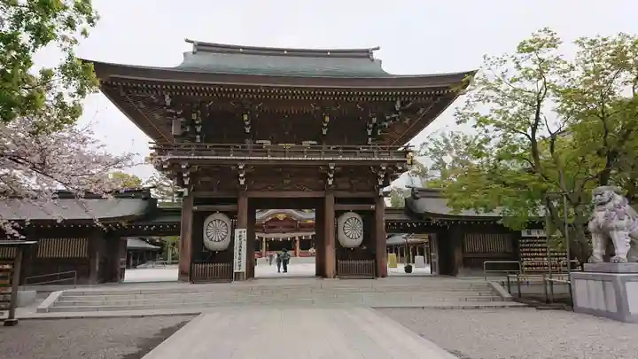 寒川神社の山門・神門