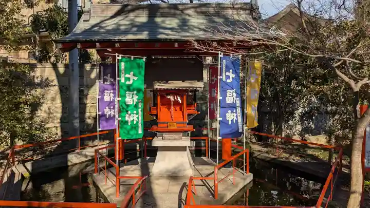 花の尾曳弁財天(尾曳稲荷神社)の本殿・本堂