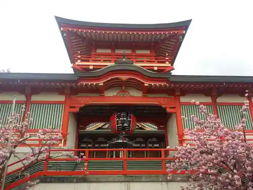 門戸厄神東光寺の山門