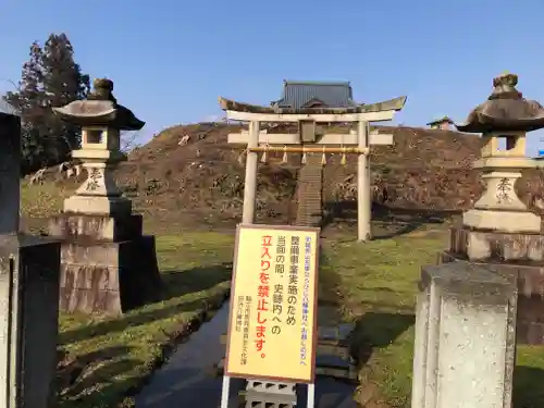 八幡神社（兜山古墳）の鳥居