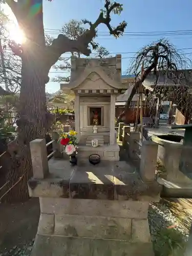 厳定院の{uncategorized: "未分類", other: "その他", undefined: "問題あり", building: "その他建物", grave: "お墓", sacred_gate: "鳥居", guardian: "狛犬", statue: "像", buddha: "仏像", history: "歴史", nature: "自然", garden: "庭園", animal: "動物", pagoda: "塔", temizu: "手水舎", mountain_gate: "山門・神門", sanctuary: "本殿・本堂", subordinate: "末社・摂社", art: "芸術", scenery: "景色", jizo: "地蔵", ema: "絵馬", goshuin: "御朱印", omikuji: "おみくじ", items: "授与品その他", amulet: "お守り", goshuincho: "御朱印帳", eats: "食事", festival: "お祭り", votive_dance: "神楽", shichigosan: "七五三参", wedding: "結婚式", experience: "体験その他", initially: "初詣", around: "周辺", anti_infection: "感染症対策"}