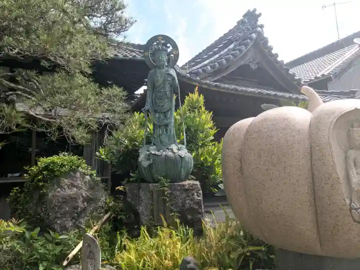 妙善寺(ハズ観音)の{uncategorized: "未分類", other: "その他", undefined: "問題あり", building: "その他建物", grave: "お墓", sacred_gate: "鳥居", guardian: "狛犬", statue: "像", buddha: "仏像", history: "歴史", nature: "自然", garden: "庭園", animal: "動物", pagoda: "塔", temizu: "手水舎", mountain_gate: "山門・神門", sanctuary: "本殿・本堂", subordinate: "末社・摂社", art: "芸術", scenery: "景色", jizo: "地蔵", ema: "絵馬", goshuin: "御朱印", omikuji: "おみくじ", items: "授与品その他", amulet: "お守り", goshuincho: "御朱印帳", eats: "食事", festival: "お祭り", votive_dance: "神楽", shichigosan: "七五三参", wedding: "結婚式", experience: "体験その他", initially: "初詣", around: "周辺", anti_infection: "感染症対策"}