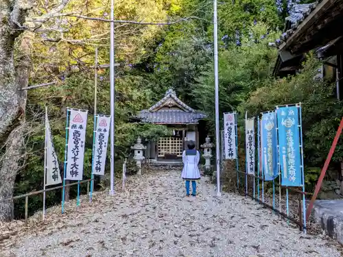 曽野稲荷神社の本殿