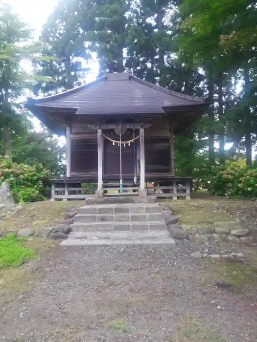 白山神社の本殿