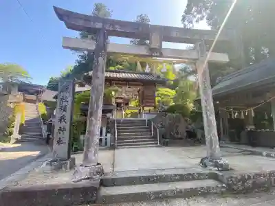 須我神社の{uncategorized: "未分類", other: "その他", undefined: "問題あり", building: "その他建物", grave: "お墓", sacred_gate: "鳥居", guardian: "狛犬", statue: "像", buddha: "仏像", history: "歴史", nature: "自然", garden: "庭園", animal: "動物", pagoda: "塔", temizu: "手水舎", mountain_gate: "山門・神門", sanctuary: "本殿・本堂", subordinate: "末社・摂社", art: "芸術", scenery: "景色", jizo: "地蔵", ema: "絵馬", goshuin: "御朱印", omikuji: "おみくじ", items: "授与品その他", amulet: "お守り", goshuincho: "御朱印帳", eats: "食事", festival: "お祭り", votive_dance: "神楽", shichigosan: "七五三参", wedding: "結婚式", experience: "体験その他", initially: "初詣", around: "周辺", anti_infection: "感染症対策"}
