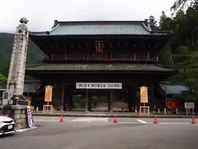 久遠寺の山門・神門