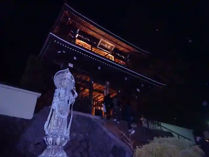 萬蔵寺の山門・神門