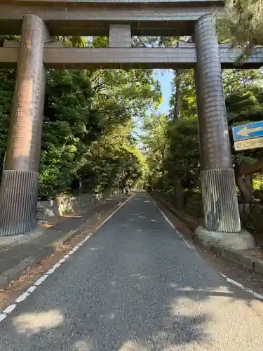 寒川神社の{uncategorized: "未分類", other: "その他", undefined: "問題あり", building: "その他建物", grave: "お墓", sacred_gate: "鳥居", guardian: "狛犬", statue: "像", buddha: "仏像", history: "歴史", nature: "自然", garden: "庭園", animal: "動物", pagoda: "塔", temizu: "手水舎", mountain_gate: "山門・神門", sanctuary: "本殿・本堂", subordinate: "末社・摂社", art: "芸術", scenery: "景色", jizo: "地蔵", ema: "絵馬", goshuin: "御朱印", omikuji: "おみくじ", items: "授与品その他", amulet: "お守り", goshuincho: "御朱印帳", eats: "食事", festival: "お祭り", votive_dance: "神楽", shichigosan: "七五三参", wedding: "結婚式", experience: "体験その他", initially: "初詣", around: "周辺", anti_infection: "感染症対策"}