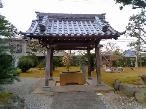 泉正寺の手水舎