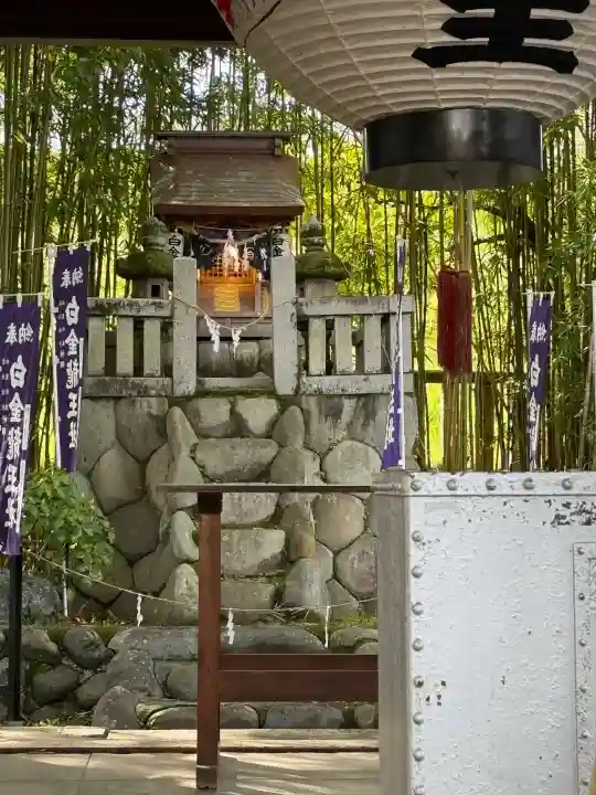 白金龍王社の{uncategorized: "未分類", other: "その他", undefined: "問題あり", building: "その他建物", grave: "お墓", sacred_gate: "鳥居", guardian: "狛犬", statue: "像", buddha: "仏像", history: "歴史", nature: "自然", garden: "庭園", animal: "動物", pagoda: "塔", temizu: "手水舎", mountain_gate: "山門・神門", sanctuary: "本殿・本堂", subordinate: "末社・摂社", art: "芸術", scenery: "景色", jizo: "地蔵", ema: "絵馬", goshuin: "御朱印", omikuji: "おみくじ", items: "授与品その他", amulet: "お守り", goshuincho: "御朱印帳", eats: "食事", festival: "お祭り", votive_dance: "神楽", shichigosan: "七五三参", wedding: "結婚式", experience: "体験その他", initially: "初詣", around: "周辺", anti_infection: "感染症対策"}