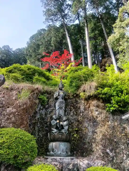 華厳寺の{uncategorized: "未分類", other: "その他", undefined: "問題あり", building: "その他建物", grave: "お墓", sacred_gate: "鳥居", guardian: "狛犬", statue: "像", buddha: "仏像", history: "歴史", nature: "自然", garden: "庭園", animal: "動物", pagoda: "塔", temizu: "手水舎", mountain_gate: "山門・神門", sanctuary: "本殿・本堂", subordinate: "末社・摂社", art: "芸術", scenery: "景色", jizo: "地蔵", ema: "絵馬", goshuin: "御朱印", omikuji: "おみくじ", items: "授与品その他", amulet: "お守り", goshuincho: "御朱印帳", eats: "食事", festival: "お祭り", votive_dance: "神楽", shichigosan: "七五三参", wedding: "結婚式", experience: "体験その他", initially: "初詣", around: "周辺", anti_infection: "感染症対策"}