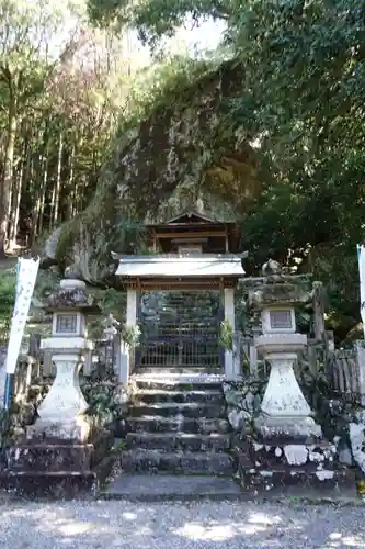 岩神神社の本殿