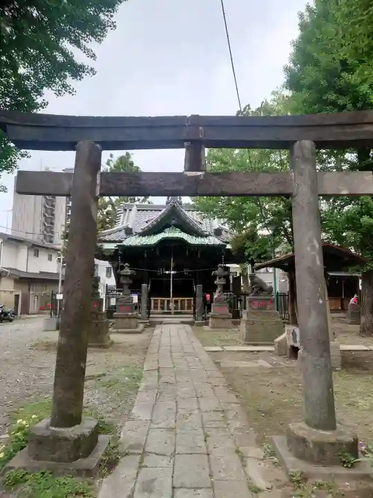 南品川諏訪神社の{uncategorized: "未分類", other: "その他", undefined: "問題あり", building: "その他建物", grave: "お墓", sacred_gate: "鳥居", guardian: "狛犬", statue: "像", buddha: "仏像", history: "歴史", nature: "自然", garden: "庭園", animal: "動物", pagoda: "塔", temizu: "手水舎", mountain_gate: "山門・神門", sanctuary: "本殿・本堂", subordinate: "末社・摂社", art: "芸術", scenery: "景色", jizo: "地蔵", ema: "絵馬", goshuin: "御朱印", omikuji: "おみくじ", items: "授与品その他", amulet: "お守り", goshuincho: "御朱印帳", eats: "食事", festival: "お祭り", votive_dance: "神楽", shichigosan: "七五三参", wedding: "結婚式", experience: "体験その他", initially: "初詣", around: "周辺", anti_infection: "感染症対策"}