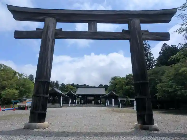 吉野神宮の{uncategorized: "未分類", other: "その他", undefined: "問題あり", building: "その他建物", grave: "お墓", sacred_gate: "鳥居", guardian: "狛犬", statue: "像", buddha: "仏像", history: "歴史", nature: "自然", garden: "庭園", animal: "動物", pagoda: "塔", temizu: "手水舎", mountain_gate: "山門・神門", sanctuary: "本殿・本堂", subordinate: "末社・摂社", art: "芸術", scenery: "景色", jizo: "地蔵", ema: "絵馬", goshuin: "御朱印", omikuji: "おみくじ", items: "授与品その他", amulet: "お守り", goshuincho: "御朱印帳", eats: "食事", festival: "お祭り", votive_dance: "神楽", shichigosan: "七五三参", wedding: "結婚式", experience: "体験その他", initially: "初詣", around: "周辺", anti_infection: "感染症対策"}
