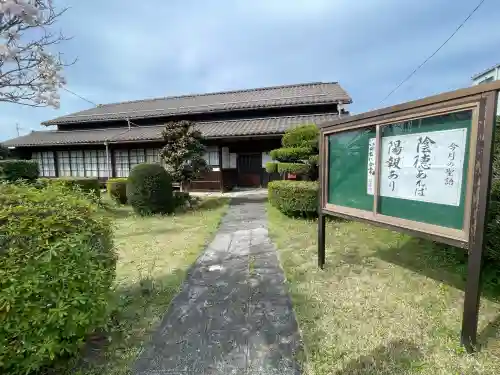 経王寺の{uncategorized: "未分類", other: "その他", undefined: "問題あり", building: "その他建物", grave: "お墓", sacred_gate: "鳥居", guardian: "狛犬", statue: "像", buddha: "仏像", history: "歴史", nature: "自然", garden: "庭園", animal: "動物", pagoda: "塔", temizu: "手水舎", mountain_gate: "山門・神門", sanctuary: "本殿・本堂", subordinate: "末社・摂社", art: "芸術", scenery: "景色", jizo: "地蔵", ema: "絵馬", goshuin: "御朱印", omikuji: "おみくじ", items: "授与品その他", amulet: "お守り", goshuincho: "御朱印帳", eats: "食事", festival: "お祭り", votive_dance: "神楽", shichigosan: "七五三参", wedding: "結婚式", experience: "体験その他", initially: "初詣", around: "周辺", anti_infection: "感染症対策"}