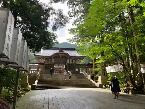 彌彦神社の山門・神門