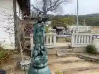 春日寺の{uncategorized: "未分類", other: "その他", undefined: "問題あり", building: "その他建物", grave: "お墓", sacred_gate: "鳥居", guardian: "狛犬", statue: "像", buddha: "仏像", history: "歴史", nature: "自然", garden: "庭園", animal: "動物", pagoda: "塔", temizu: "手水舎", mountain_gate: "山門・神門", sanctuary: "本殿・本堂", subordinate: "末社・摂社", art: "芸術", scenery: "景色", jizo: "地蔵", ema: "絵馬", goshuin: "御朱印", omikuji: "おみくじ", items: "授与品その他", amulet: "お守り", goshuincho: "御朱印帳", eats: "食事", festival: "お祭り", votive_dance: "神楽", shichigosan: "七五三参", wedding: "結婚式", experience: "体験その他", initially: "初詣", around: "周辺", anti_infection: "感染症対策"}