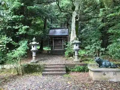 菅生石部神社の末社・摂社