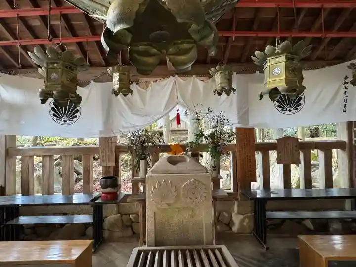 鞍馬寺奥の院 魔王殿の{uncategorized: "未分類", other: "その他", undefined: "問題あり", building: "その他建物", grave: "お墓", sacred_gate: "鳥居", guardian: "狛犬", statue: "像", buddha: "仏像", history: "歴史", nature: "自然", garden: "庭園", animal: "動物", pagoda: "塔", temizu: "手水舎", mountain_gate: "山門・神門", sanctuary: "本殿・本堂", subordinate: "末社・摂社", art: "芸術", scenery: "景色", jizo: "地蔵", ema: "絵馬", goshuin: "御朱印", omikuji: "おみくじ", items: "授与品その他", amulet: "お守り", goshuincho: "御朱印帳", eats: "食事", festival: "お祭り", votive_dance: "神楽", shichigosan: "七五三参", wedding: "結婚式", experience: "体験その他", initially: "初詣", around: "周辺", anti_infection: "感染症対策"}