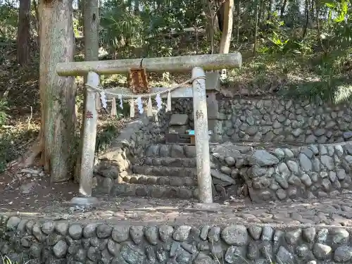 有鹿神社奥宮の{uncategorized: "未分類", other: "その他", undefined: "問題あり", building: "その他建物", grave: "お墓", sacred_gate: "鳥居", guardian: "狛犬", statue: "像", buddha: "仏像", history: "歴史", nature: "自然", garden: "庭園", animal: "動物", pagoda: "塔", temizu: "手水舎", mountain_gate: "山門・神門", sanctuary: "本殿・本堂", subordinate: "末社・摂社", art: "芸術", scenery: "景色", jizo: "地蔵", ema: "絵馬", goshuin: "御朱印", omikuji: "おみくじ", items: "授与品その他", amulet: "お守り", goshuincho: "御朱印帳", eats: "食事", festival: "お祭り", votive_dance: "神楽", shichigosan: "七五三参", wedding: "結婚式", experience: "体験その他", initially: "初詣", around: "周辺", anti_infection: "感染症対策"}