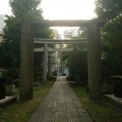 新橋鹽竃神社の鳥居