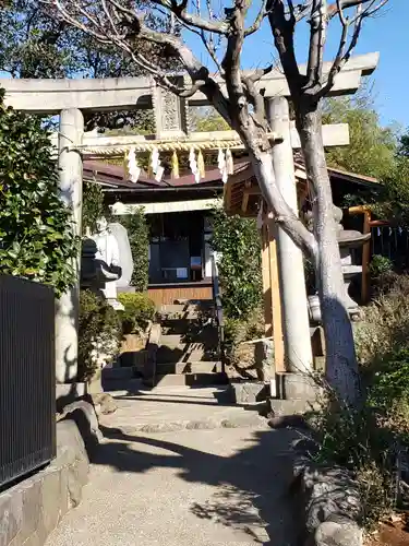 横浜御嶽神社の鳥居