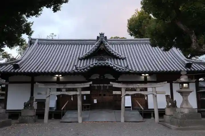 泉穴師神社の本殿・本堂