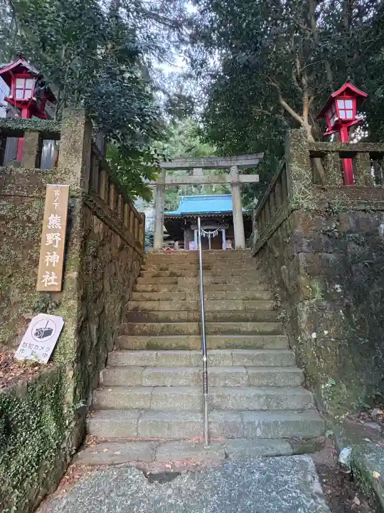 熊野神社の{uncategorized: "未分類", other: "その他", undefined: "問題あり", building: "その他建物", grave: "お墓", sacred_gate: "鳥居", guardian: "狛犬", statue: "像", buddha: "仏像", history: "歴史", nature: "自然", garden: "庭園", animal: "動物", pagoda: "塔", temizu: "手水舎", mountain_gate: "山門・神門", sanctuary: "本殿・本堂", subordinate: "末社・摂社", art: "芸術", scenery: "景色", jizo: "地蔵", ema: "絵馬", goshuin: "御朱印", omikuji: "おみくじ", items: "授与品その他", amulet: "お守り", goshuincho: "御朱印帳", eats: "食事", festival: "お祭り", votive_dance: "神楽", shichigosan: "七五三参", wedding: "結婚式", experience: "体験その他", initially: "初詣", around: "周辺", anti_infection: "感染症対策"}