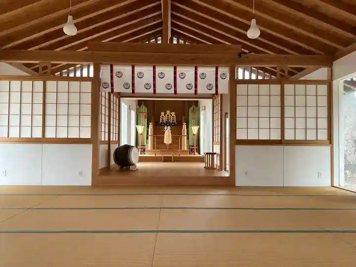 雨降神社の{uncategorized: "未分類", other: "その他", undefined: "問題あり", building: "その他建物", grave: "お墓", sacred_gate: "鳥居", guardian: "狛犬", statue: "像", buddha: "仏像", history: "歴史", nature: "自然", garden: "庭園", animal: "動物", pagoda: "塔", temizu: "手水舎", mountain_gate: "山門・神門", sanctuary: "本殿・本堂", subordinate: "末社・摂社", art: "芸術", scenery: "景色", jizo: "地蔵", ema: "絵馬", goshuin: "御朱印", omikuji: "おみくじ", items: "授与品その他", amulet: "お守り", goshuincho: "御朱印帳", eats: "食事", festival: "お祭り", votive_dance: "神楽", shichigosan: "七五三参", wedding: "結婚式", experience: "体験その他", initially: "初詣", around: "周辺", anti_infection: "感染症対策"}