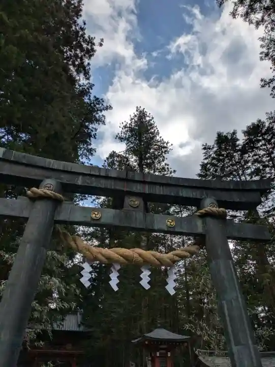 日光二荒山神社の{uncategorized: "未分類", other: "その他", undefined: "問題あり", building: "その他建物", grave: "お墓", sacred_gate: "鳥居", guardian: "狛犬", statue: "像", buddha: "仏像", history: "歴史", nature: "自然", garden: "庭園", animal: "動物", pagoda: "塔", temizu: "手水舎", mountain_gate: "山門・神門", sanctuary: "本殿・本堂", subordinate: "末社・摂社", art: "芸術", scenery: "景色", jizo: "地蔵", ema: "絵馬", goshuin: "御朱印", omikuji: "おみくじ", items: "授与品その他", amulet: "お守り", goshuincho: "御朱印帳", eats: "食事", festival: "お祭り", votive_dance: "神楽", shichigosan: "七五三参", wedding: "結婚式", experience: "体験その他", initially: "初詣", around: "周辺", anti_infection: "感染症対策"}