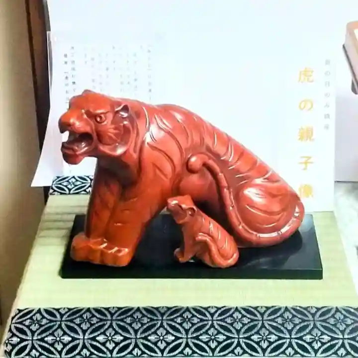 彌彦神社 (伊夜日子神社)の像