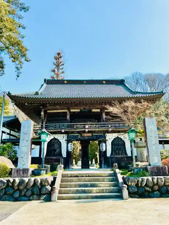 野坂寺の{uncategorized: "未分類", other: "その他", undefined: "問題あり", building: "その他建物", grave: "お墓", sacred_gate: "鳥居", guardian: "狛犬", statue: "像", buddha: "仏像", history: "歴史", nature: "自然", garden: "庭園", animal: "動物", pagoda: "塔", temizu: "手水舎", mountain_gate: "山門・神門", sanctuary: "本殿・本堂", subordinate: "末社・摂社", art: "芸術", scenery: "景色", jizo: "地蔵", ema: "絵馬", goshuin: "御朱印", omikuji: "おみくじ", items: "授与品その他", amulet: "お守り", goshuincho: "御朱印帳", eats: "食事", festival: "お祭り", votive_dance: "神楽", shichigosan: "七五三参", wedding: "結婚式", experience: "体験その他", initially: "初詣", around: "周辺", anti_infection: "感染症対策"}