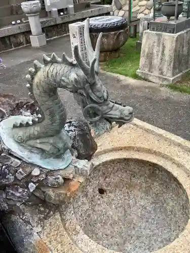 薬師寺（北外山）の手水舎