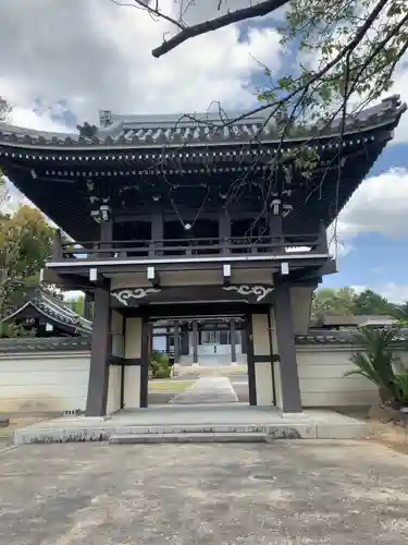 満福寺（三好稲荷閣）の山門