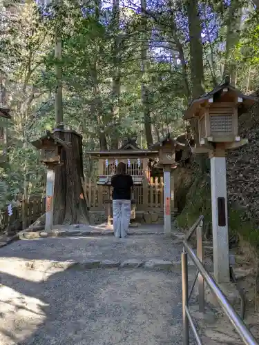 神宝神社(大神神社末社)の{uncategorized: "未分類", other: "その他", undefined: "問題あり", building: "その他建物", grave: "お墓", sacred_gate: "鳥居", guardian: "狛犬", statue: "像", buddha: "仏像", history: "歴史", nature: "自然", garden: "庭園", animal: "動物", pagoda: "塔", temizu: "手水舎", mountain_gate: "山門・神門", sanctuary: "本殿・本堂", subordinate: "末社・摂社", art: "芸術", scenery: "景色", jizo: "地蔵", ema: "絵馬", goshuin: "御朱印", omikuji: "おみくじ", items: "授与品その他", amulet: "お守り", goshuincho: "御朱印帳", eats: "食事", festival: "お祭り", votive_dance: "神楽", shichigosan: "七五三参", wedding: "結婚式", experience: "体験その他", initially: "初詣", around: "周辺", anti_infection: "感染症対策"}