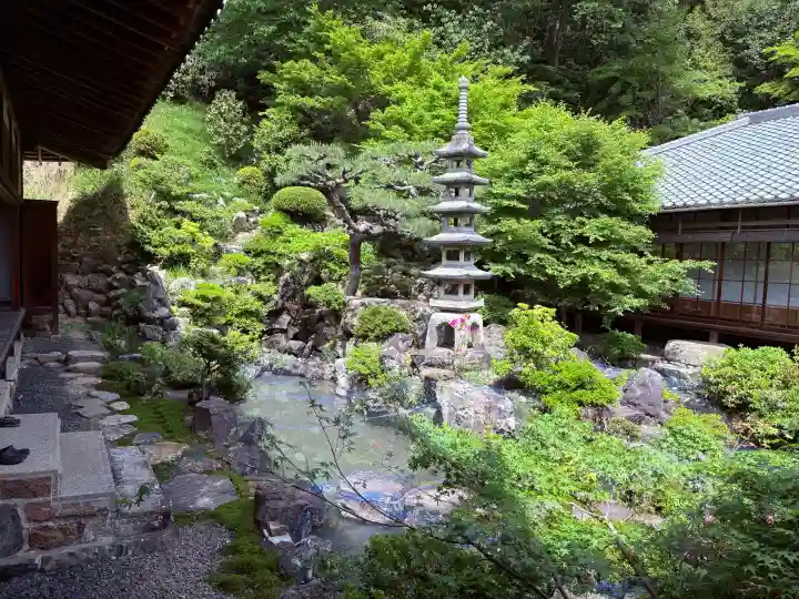興聖寺(興聖寶林禅寺)の{uncategorized: "未分類", other: "その他", undefined: "問題あり", building: "その他建物", grave: "お墓", sacred_gate: "鳥居", guardian: "狛犬", statue: "像", buddha: "仏像", history: "歴史", nature: "自然", garden: "庭園", animal: "動物", pagoda: "塔", temizu: "手水舎", mountain_gate: "山門・神門", sanctuary: "本殿・本堂", subordinate: "末社・摂社", art: "芸術", scenery: "景色", jizo: "地蔵", ema: "絵馬", goshuin: "御朱印", omikuji: "おみくじ", items: "授与品その他", amulet: "お守り", goshuincho: "御朱印帳", eats: "食事", festival: "お祭り", votive_dance: "神楽", shichigosan: "七五三参", wedding: "結婚式", experience: "体験その他", initially: "初詣", around: "周辺", anti_infection: "感染症対策"}