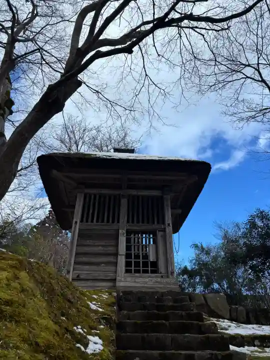 中尊寺の{uncategorized: "未分類", other: "その他", undefined: "問題あり", building: "その他建物", grave: "お墓", sacred_gate: "鳥居", guardian: "狛犬", statue: "像", buddha: "仏像", history: "歴史", nature: "自然", garden: "庭園", animal: "動物", pagoda: "塔", temizu: "手水舎", mountain_gate: "山門・神門", sanctuary: "本殿・本堂", subordinate: "末社・摂社", art: "芸術", scenery: "景色", jizo: "地蔵", ema: "絵馬", goshuin: "御朱印", omikuji: "おみくじ", items: "授与品その他", amulet: "お守り", goshuincho: "御朱印帳", eats: "食事", festival: "お祭り", votive_dance: "神楽", shichigosan: "七五三参", wedding: "結婚式", experience: "体験その他", initially: "初詣", around: "周辺", anti_infection: "感染症対策"}