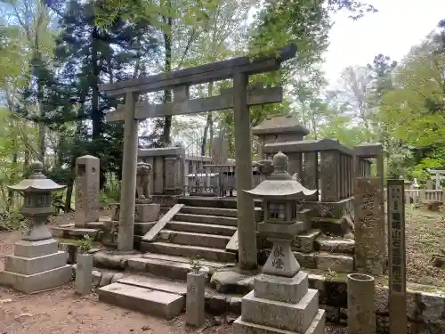 高龗神社の{uncategorized: "未分類", other: "その他", undefined: "問題あり", building: "その他建物", grave: "お墓", sacred_gate: "鳥居", guardian: "狛犬", statue: "像", buddha: "仏像", history: "歴史", nature: "自然", garden: "庭園", animal: "動物", pagoda: "塔", temizu: "手水舎", mountain_gate: "山門・神門", sanctuary: "本殿・本堂", subordinate: "末社・摂社", art: "芸術", scenery: "景色", jizo: "地蔵", ema: "絵馬", goshuin: "御朱印", omikuji: "おみくじ", items: "授与品その他", amulet: "お守り", goshuincho: "御朱印帳", eats: "食事", festival: "お祭り", votive_dance: "神楽", shichigosan: "七五三参", wedding: "結婚式", experience: "体験その他", initially: "初詣", around: "周辺", anti_infection: "感染症対策"}