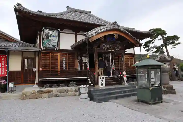 岩之上堂の本殿・本堂